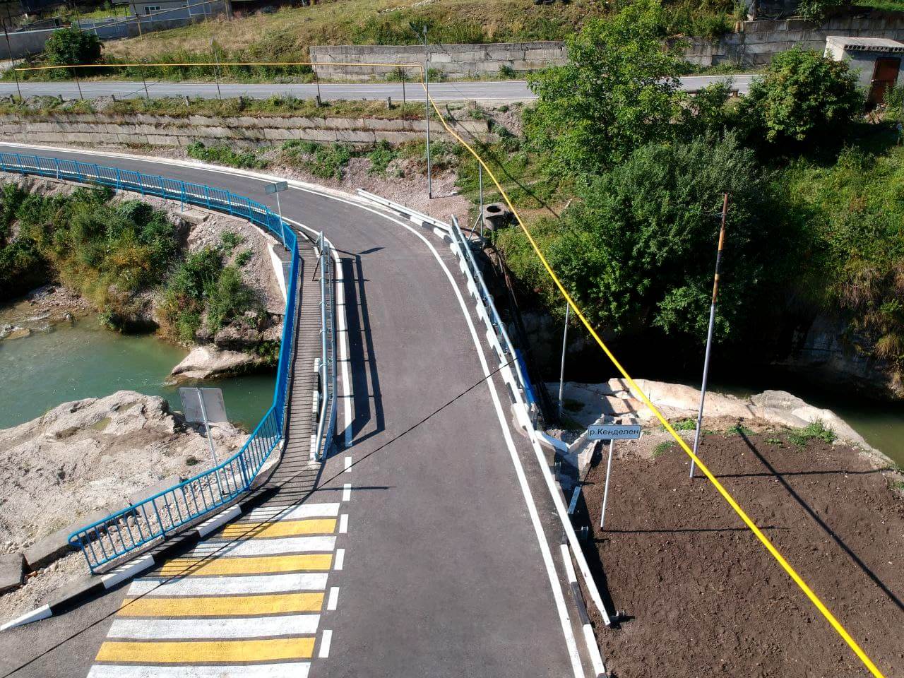 В Кенделене обновили мост и дорогу к школе
