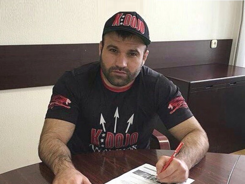 Азамата Мурзаканова пытаются выжить из UFC
