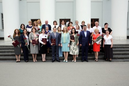 Парламент КБР наградил медицинских работников