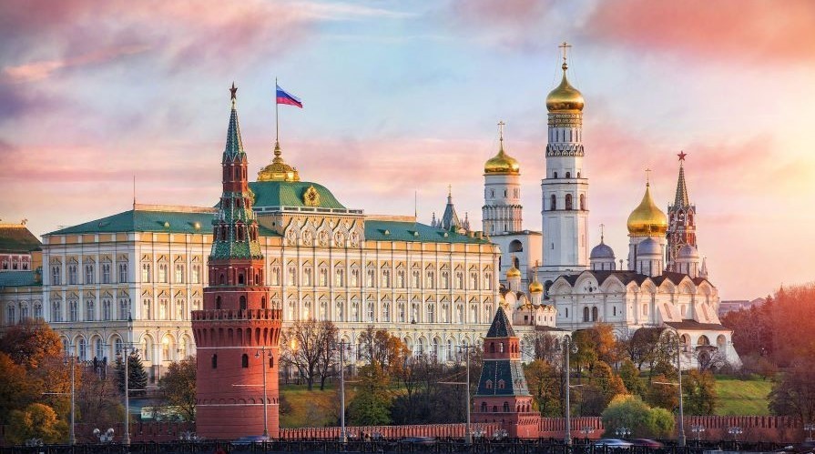 Президент России поздравил россиян с Днем семьи, любви и верности