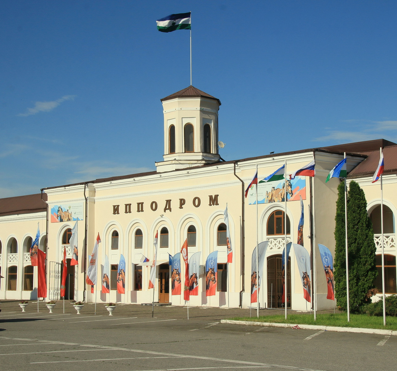 Главный ипподром Кабардино-Балкарии объявил о закрытии скакового сезона