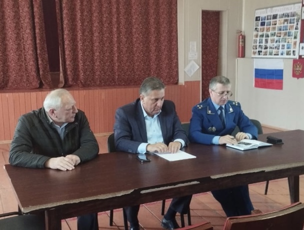 Руководство Терского района проводит выездные встречи