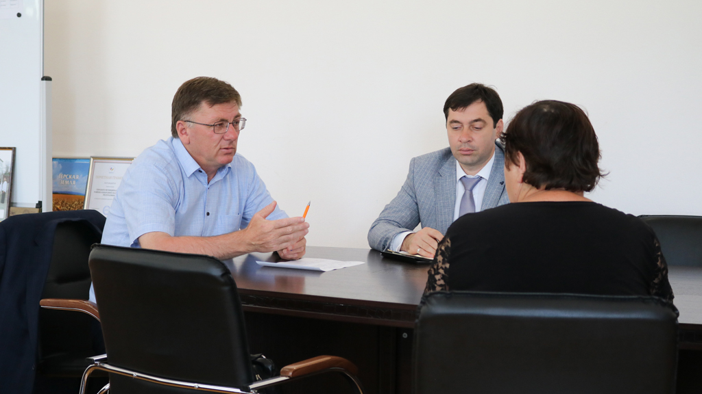 Руководитель Терского района обсудил важные вопросы с гражданами