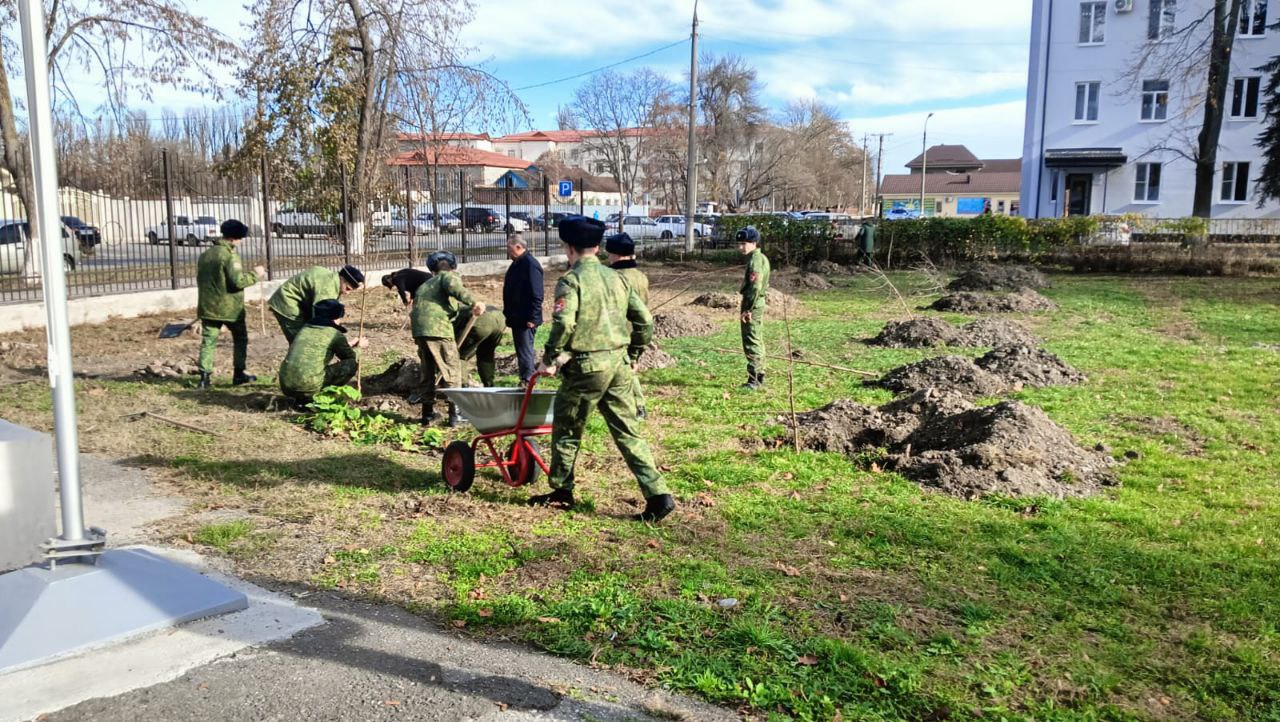 В Терской школе разбили сквер в память о погибших воинах