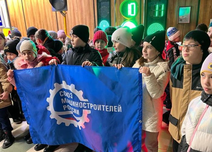 Школьники и их преподаватели побывали с ознакомительной экскурсией на заводе «Телемеханика»