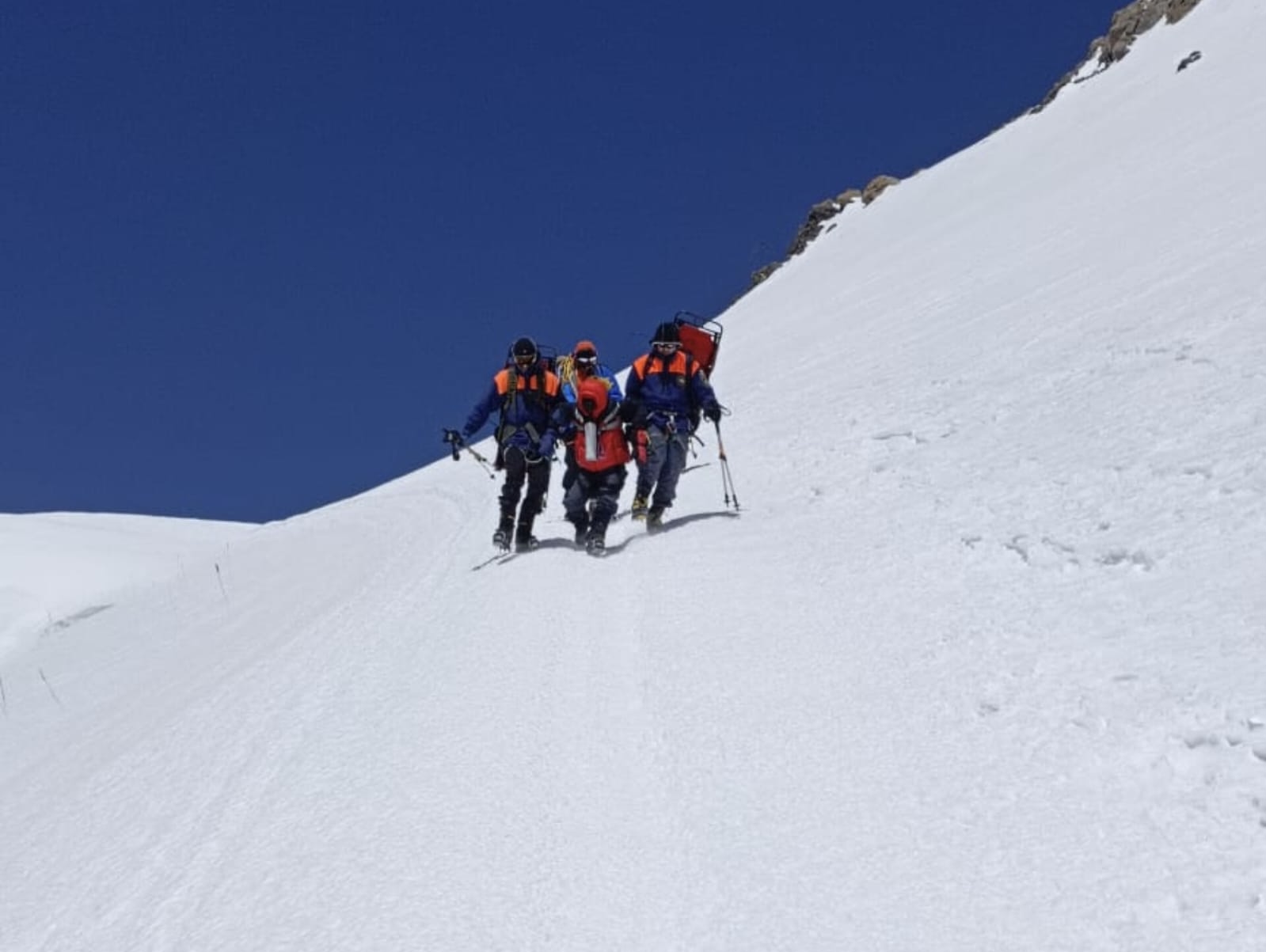 На Эльбрусе спасли альпинистку из Индии