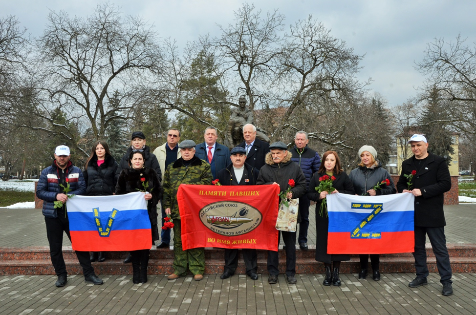 В Нальчике прошла акция в поддержку ВС РФ