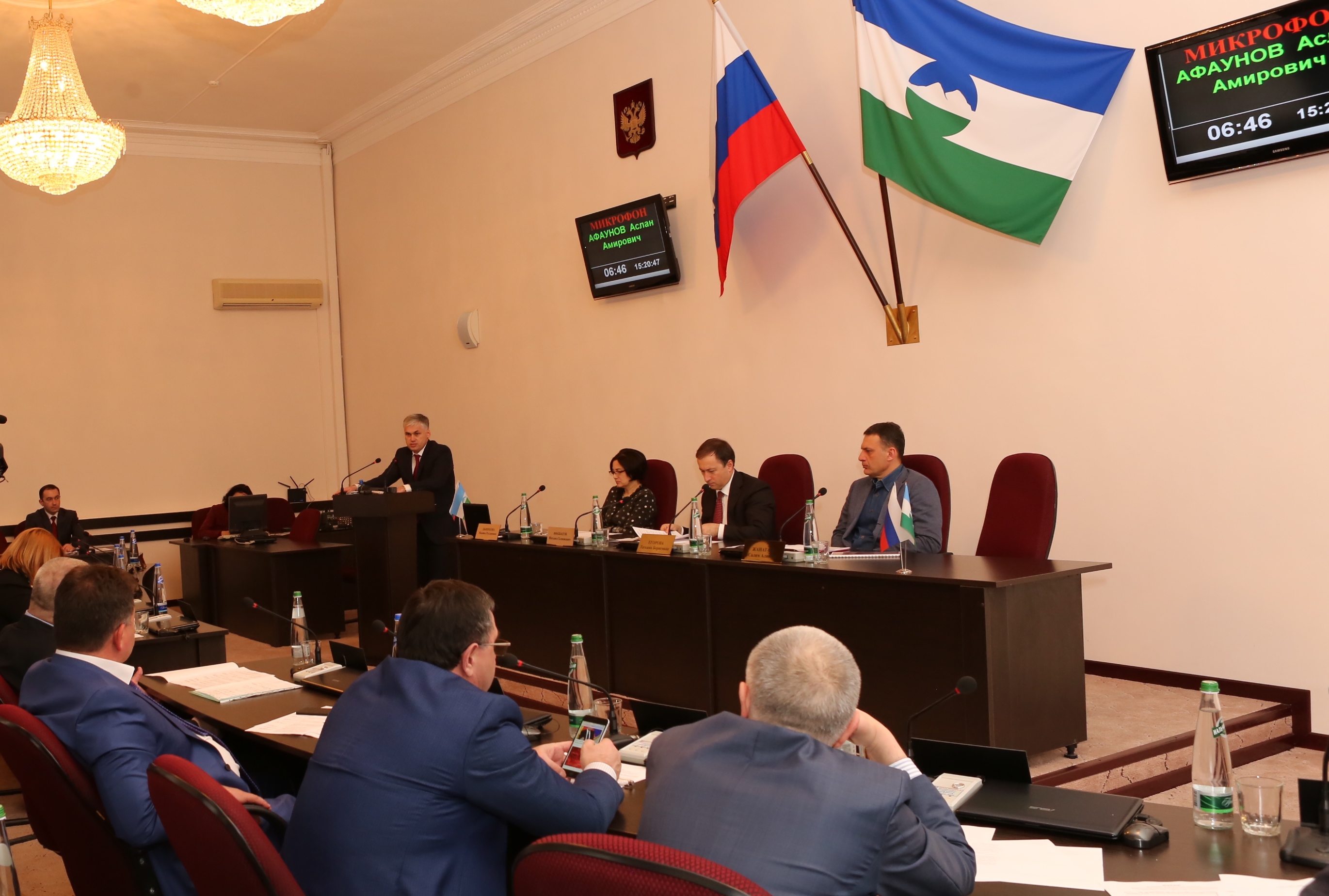 Работу МФЦ республики обсудили в парламенте