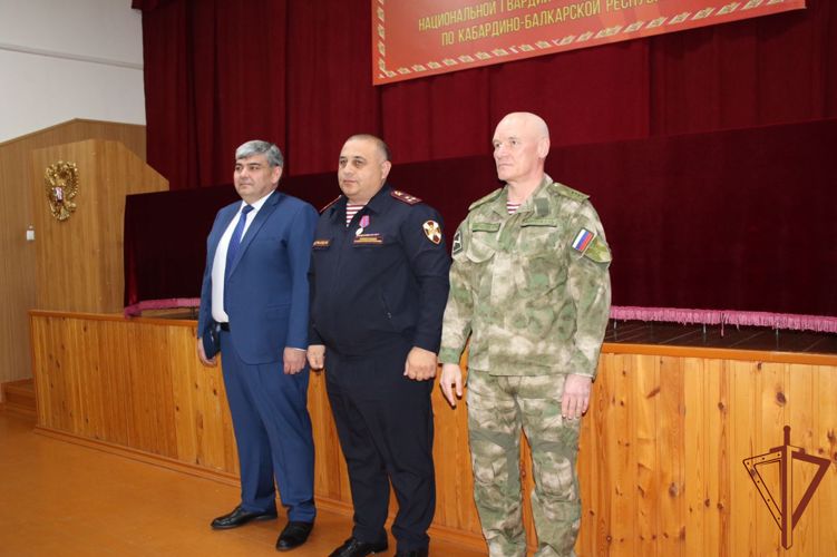 Командующий Росгвардии СКФО наградил сотрудников Кабардино-Балкарского управления