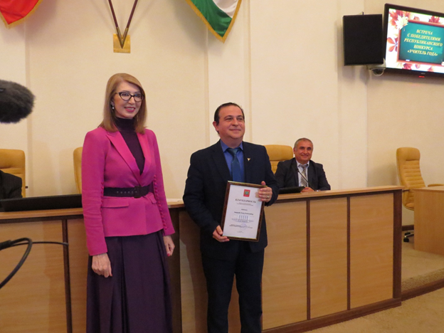 В Парламенте КБР поздравили учителей