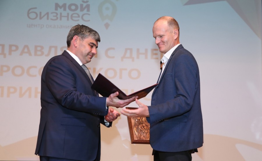 Казбек Коков поздравил представителей бизнес-сообщества республики с Днем Российского предпринимательства