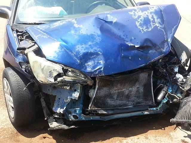 Неопытный водитель «Рено» врезался в столб в Нальчике