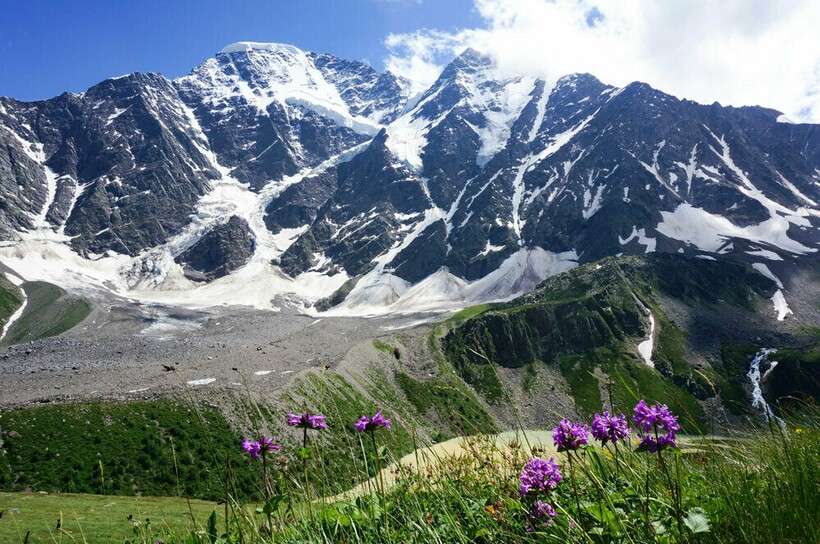 Курорт «Эльбрус» запустил предпродажу сезонных ски-пассов