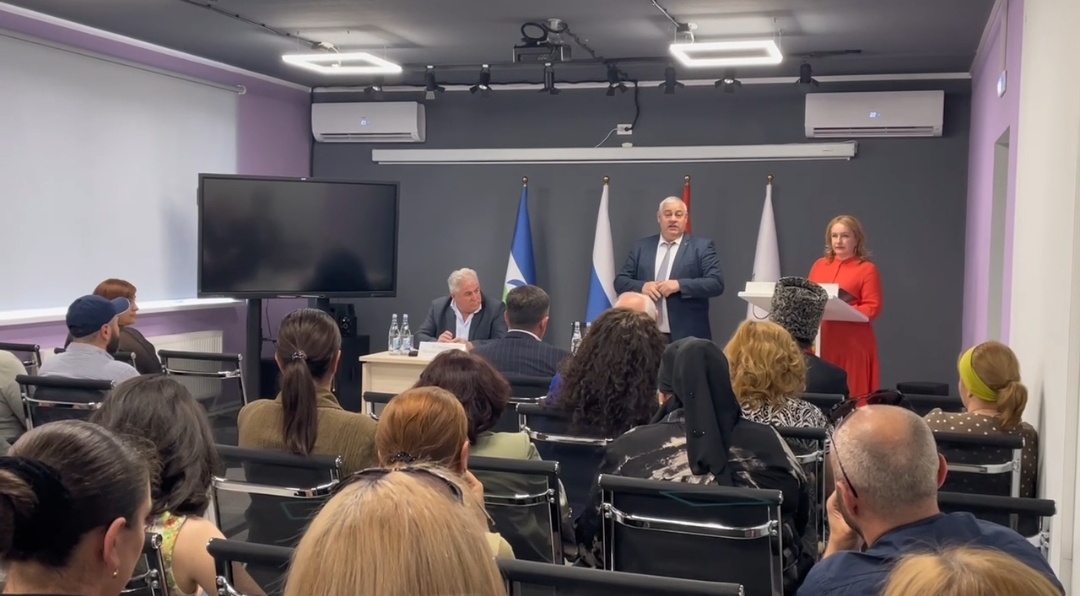 Министр культуры КБР Мухадин Кумахов встретился с работниками культуры Черекского района