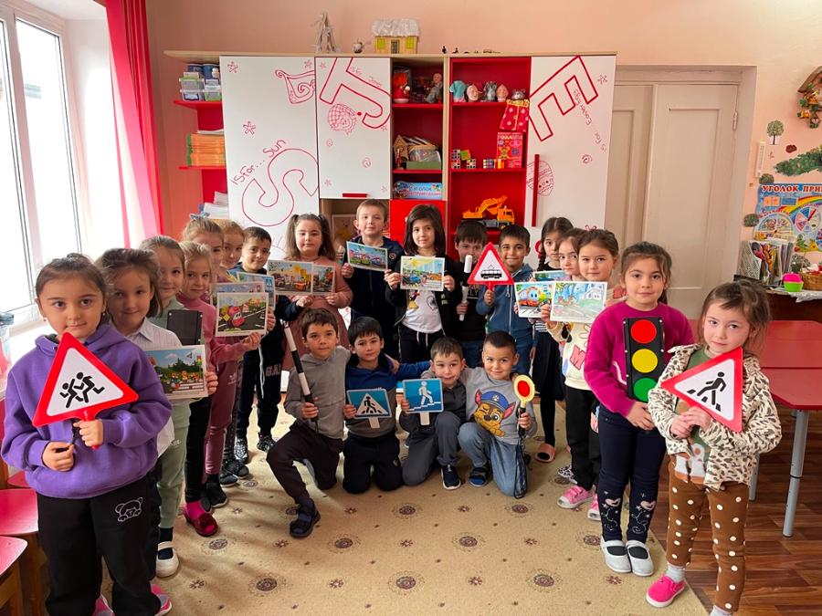 В декаднике «Дети на дороге» приняли участие более двухсот школьников Кабардино-Балкарии