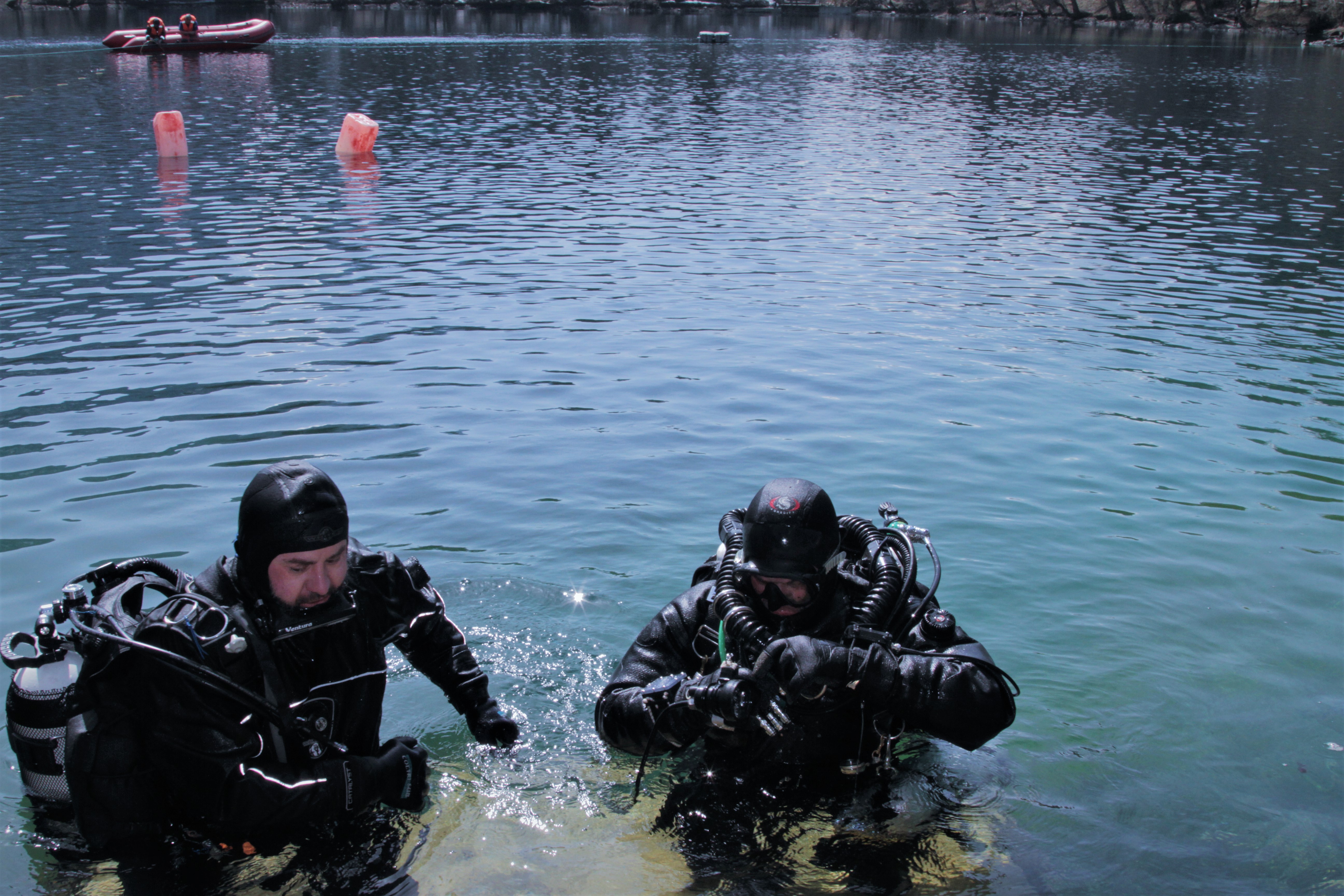 На Голубом озере тренируются спасатели
