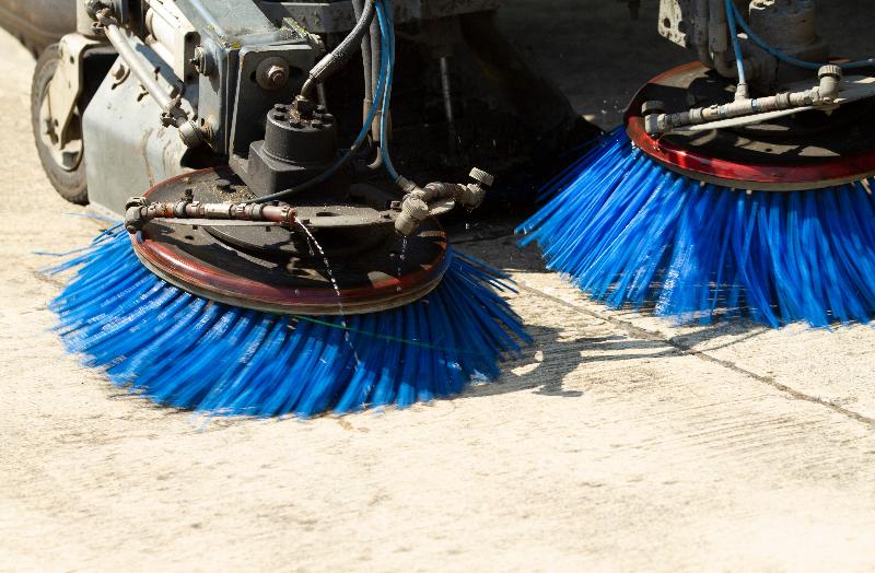 В Майском очистили основные улицы от остатков противогололедной смеси