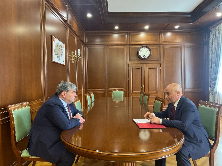 Казбек Коков провел рабочую встречу с руководителем Государственной инспекции труда в КБР Тахиром Тогузаевым