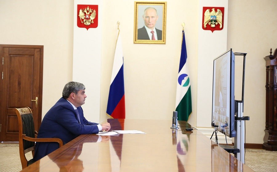  Казбек Коков провел заседание Оперативного штаба по борьбе с распространением коронавируса в КБР