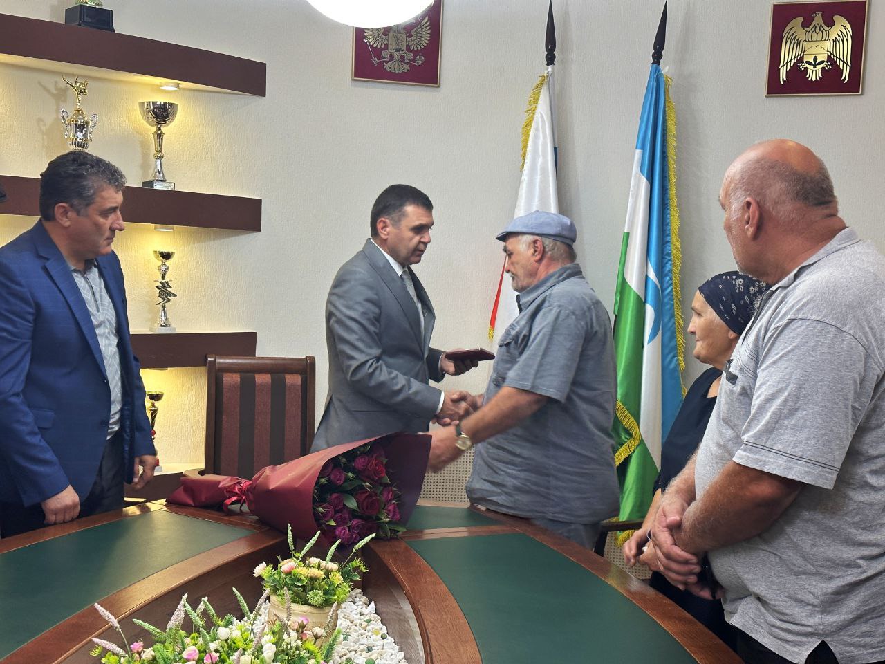 Родным Заура Кизова передали орден Мужества