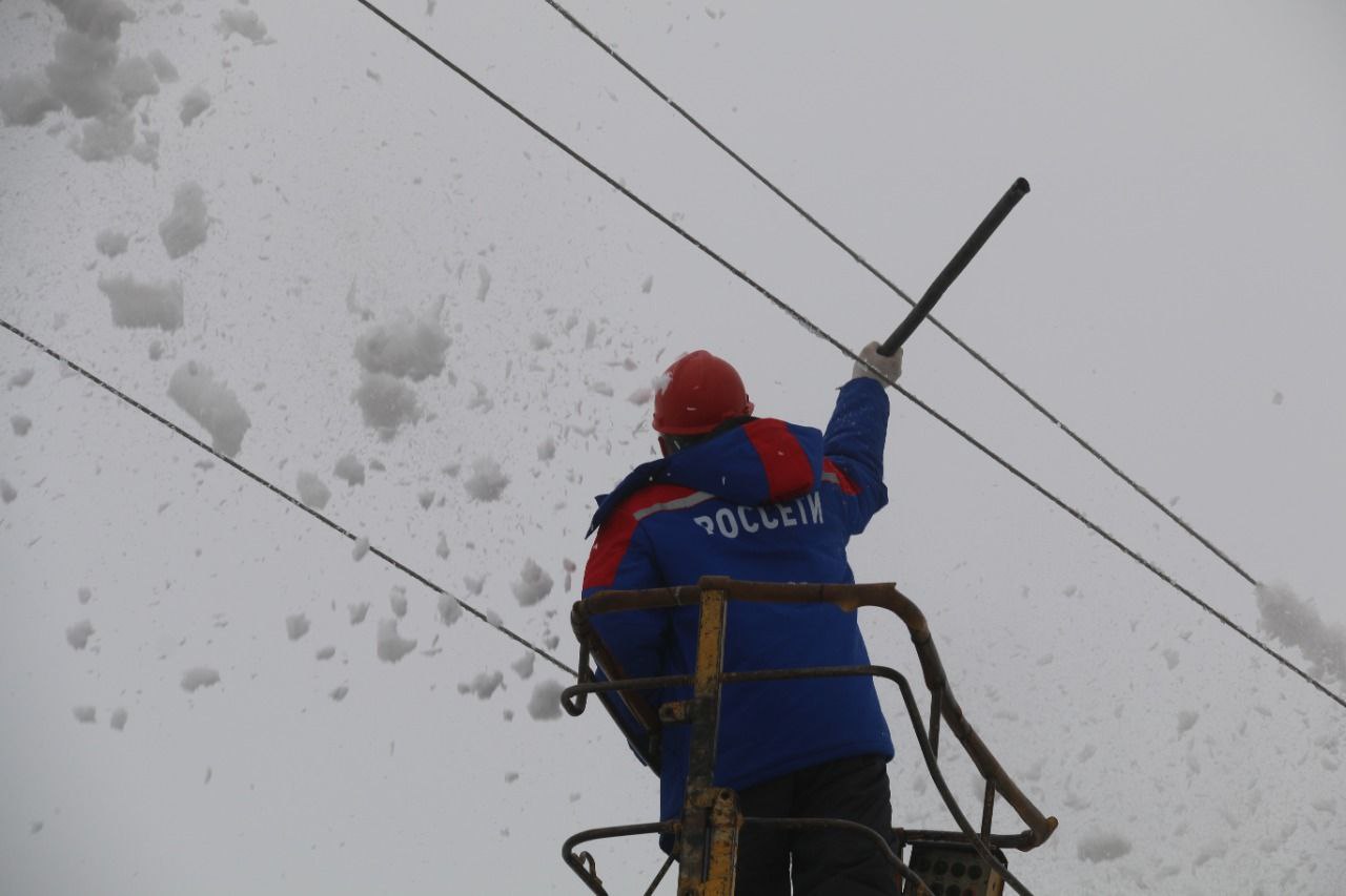 Энергетики устранили 1450 обрывов линий электропередач