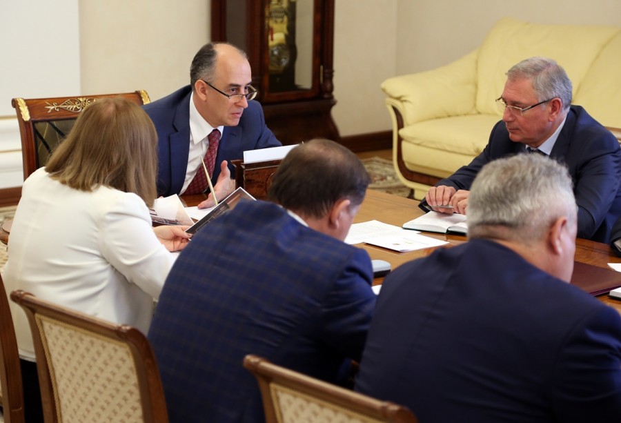 Глава КБР провел совещание по вопросам подготовки к учебному году