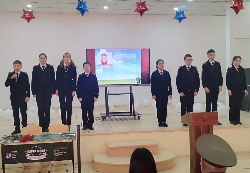  В седьмой школе Нальчика открыли «Парту героя» ﻿