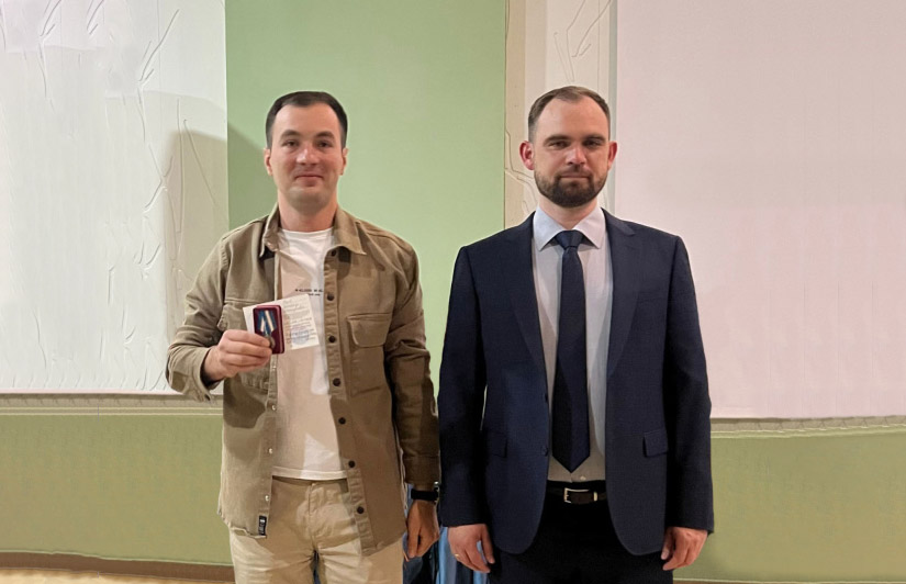 На Учебно-методических сборах награжден представитель МЧС России по КБР