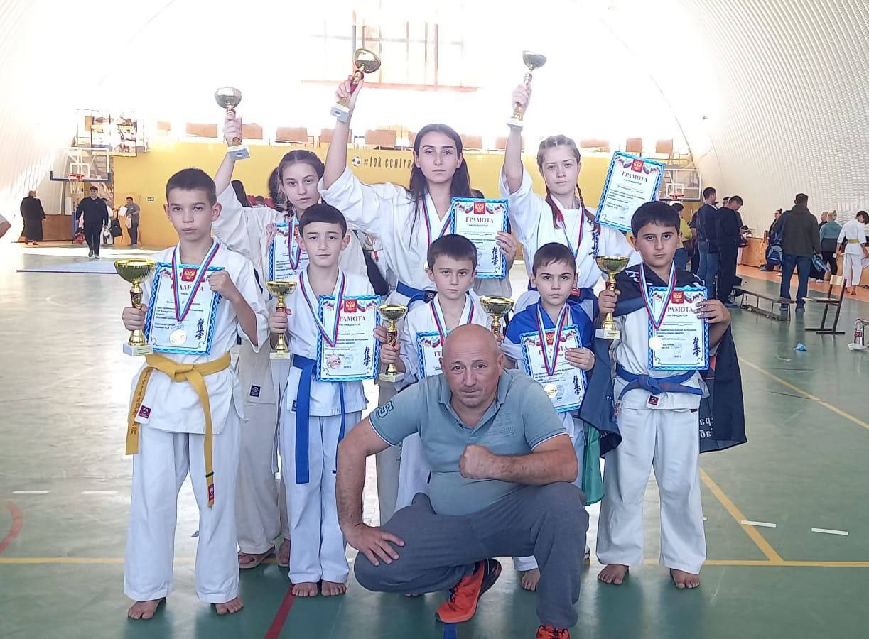 Юные каратисты из Кабардино-Балкарии взяли восемь наград в Астрахани