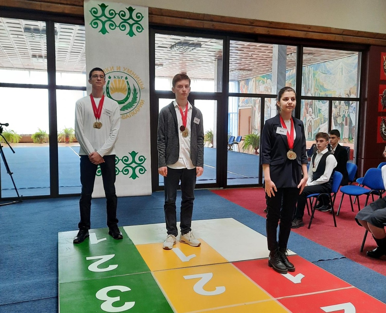 23 школьника вышли в финал региональной олимпиады "Умники и умницы"