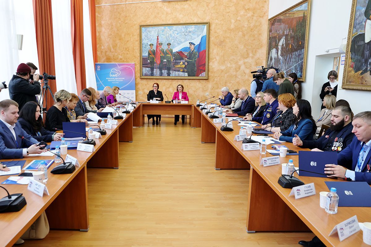 «Единая Россия» объединит возможности женских клубов для поддержки участников СВО