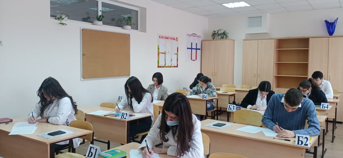 В школах КБР пишут выпускное сочинение