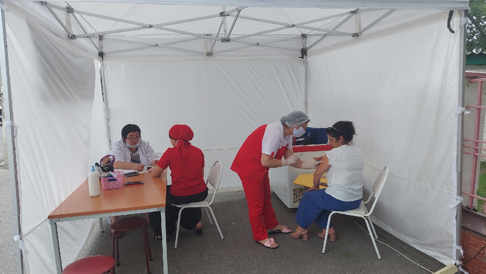 В Баксане ежедневно работают стационарные и дополнительные пункты вакцинации