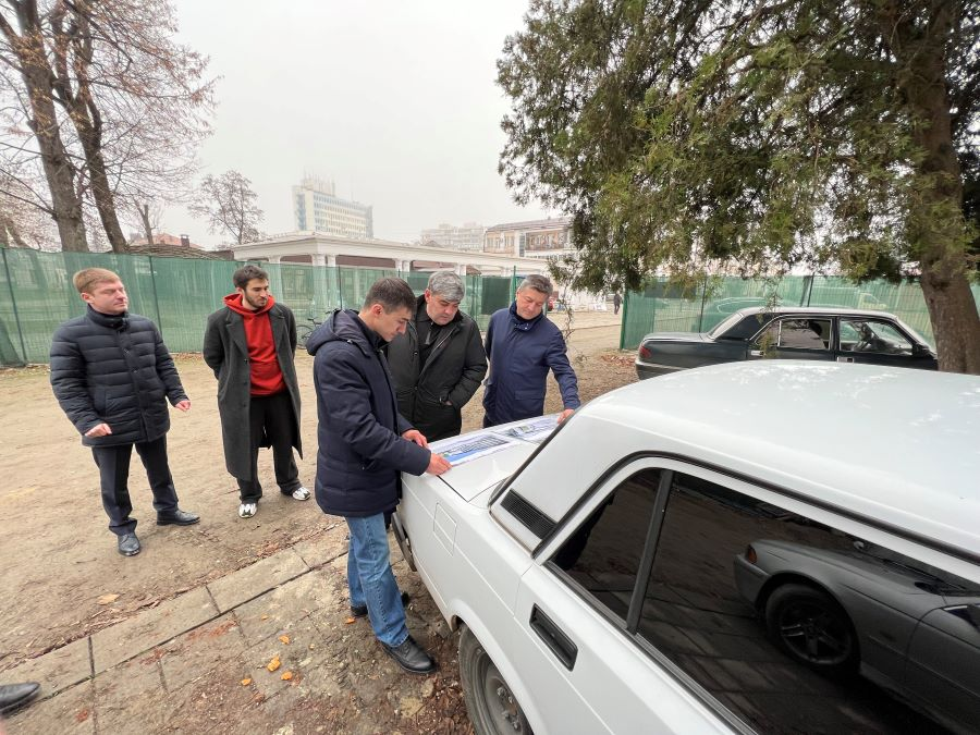 Казбек Коков проинспектировал ход капитального ремонта здания Театра юного зрителя