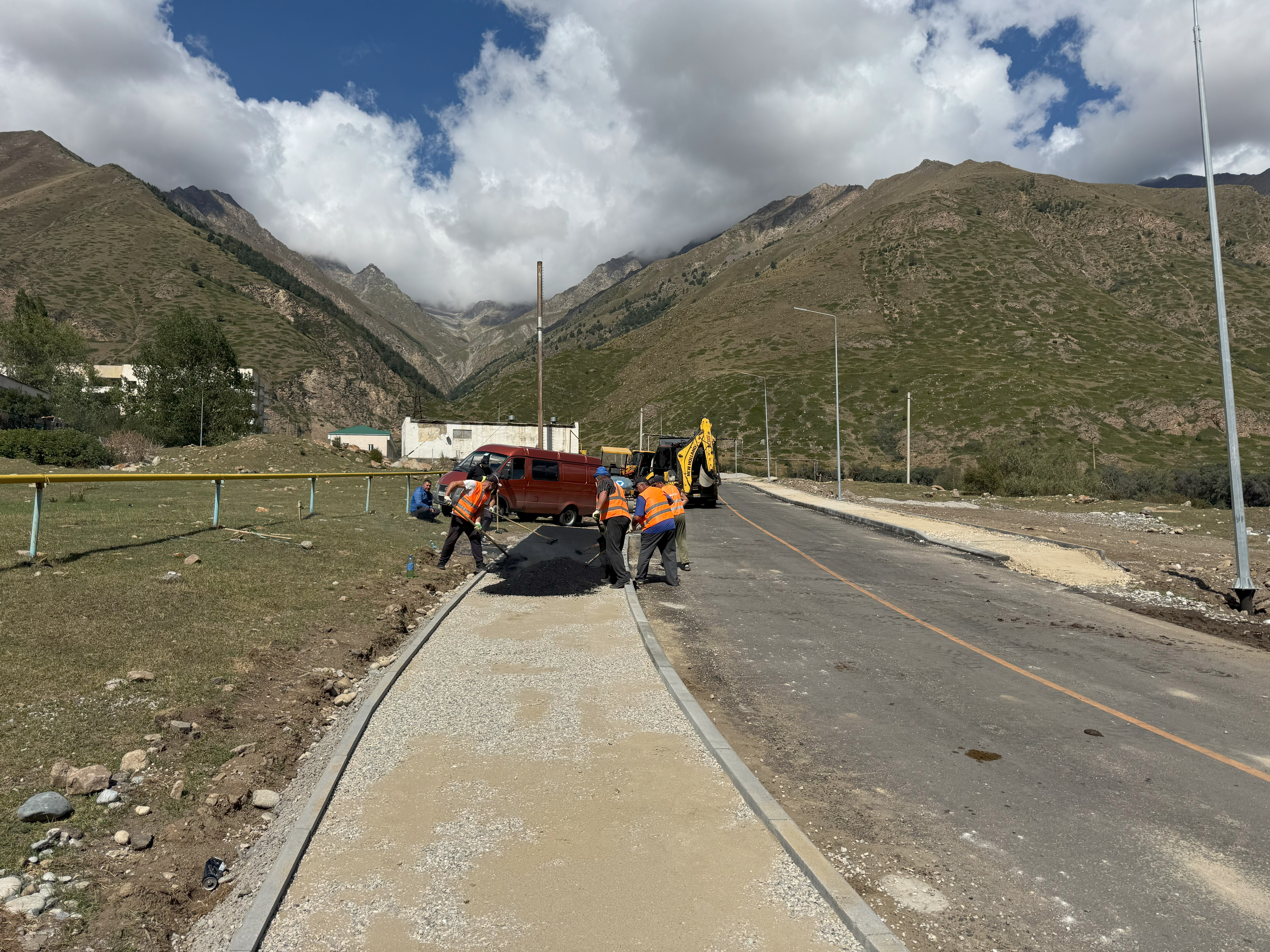 Идет ремонт дороги к Баксанской нейтринной обсерватории  