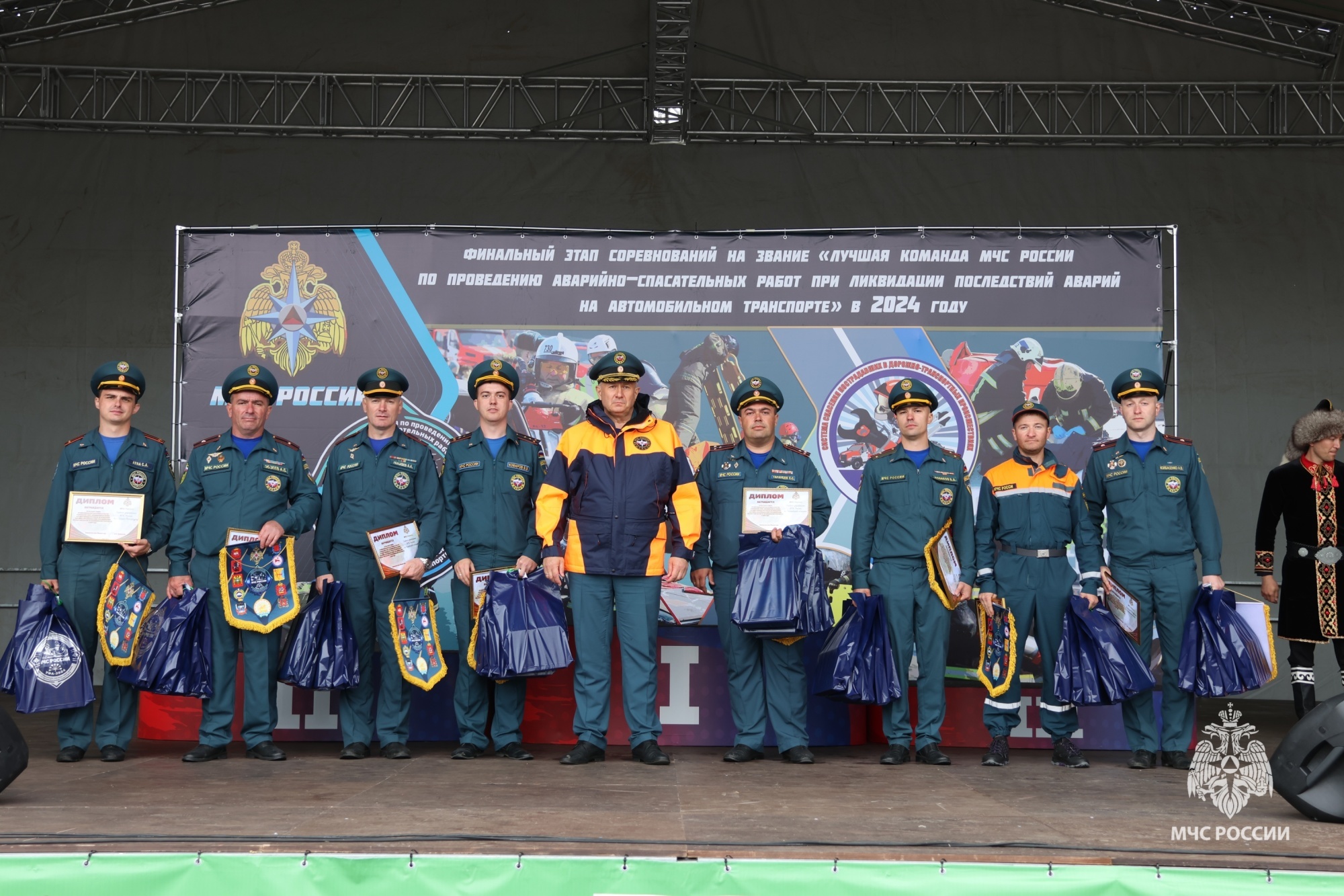 Спасатели Кабардино-Балкарии приняли участие в соревнованиях по ликвидации ДТП