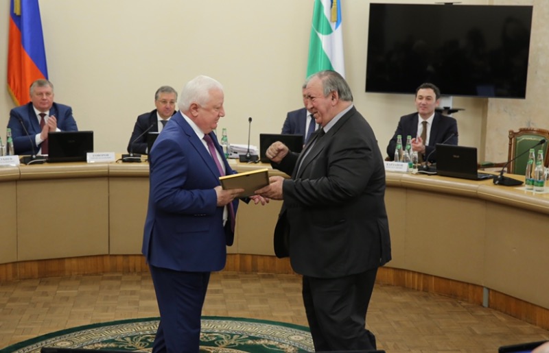 В Доме Правительства наградили представителей муниципального актива КБР
