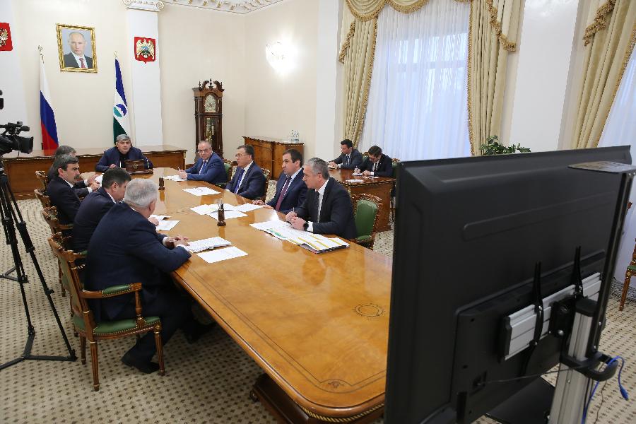 Казбек Коков провел еженедельное заседание штаба по вопросам капитального строительства