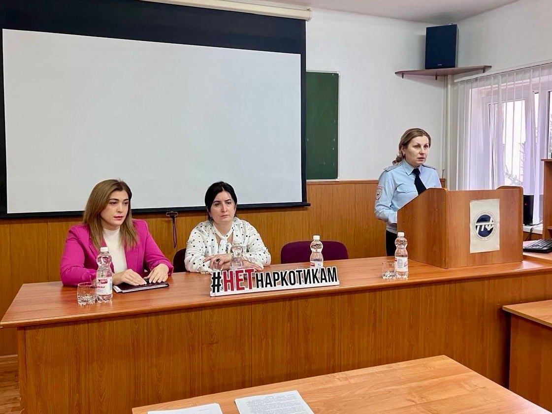 В Нальчике полицейские напомнили студентам о вреде и последствиях употребления наркотиков  