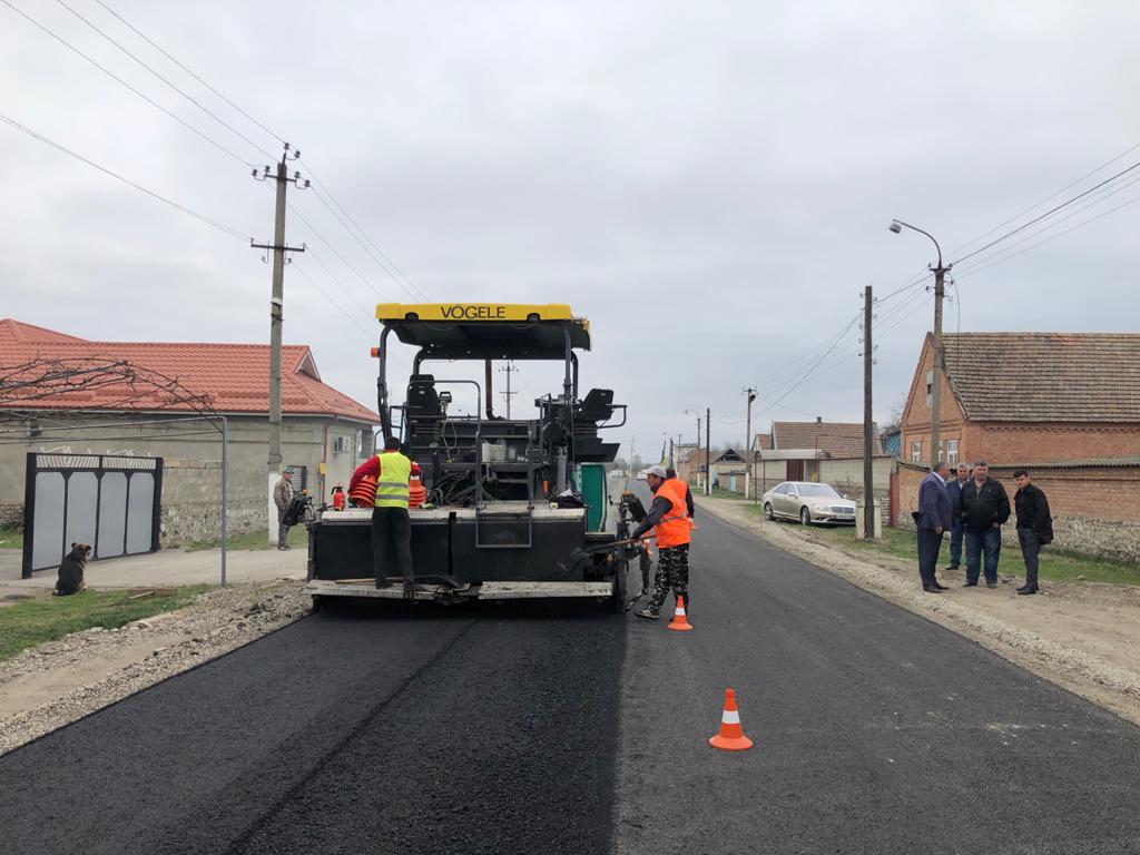 В селении Псыкод ремонтируют центральную улицу