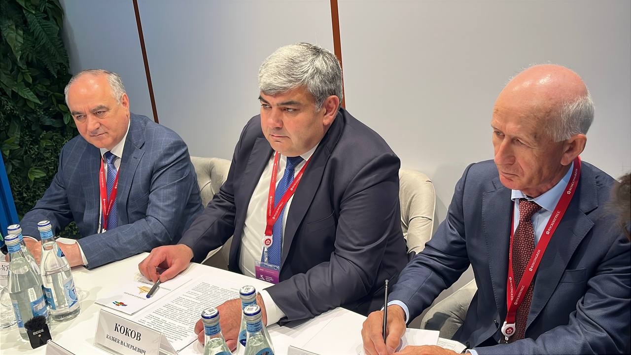 Казбек Коков провел рабочую встречу с чрезвычайным и полномочным послом Казахстана в РФ