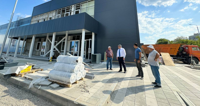 Казбек Коков проинспектировал строительные объекты в Нальчике  