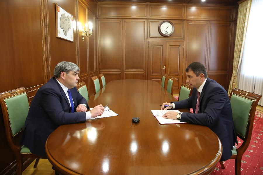 Глава КБР Казбек Коков провел рабочую встречу с руководителем УФК по КБР Шумахо Утижевым