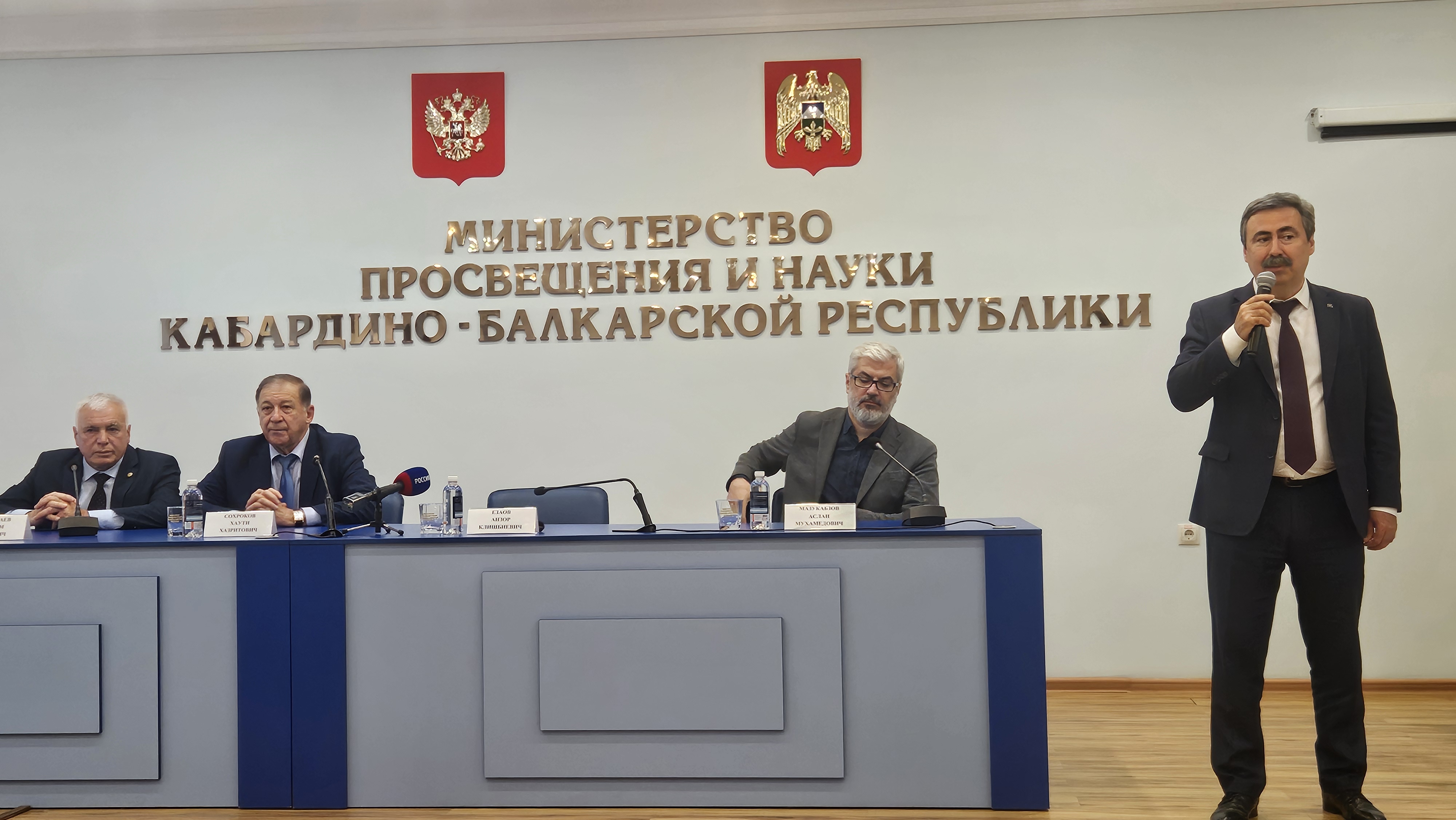 Премии Главы Кабардино-Балкарии получили 59 школьников и 45 педагогов