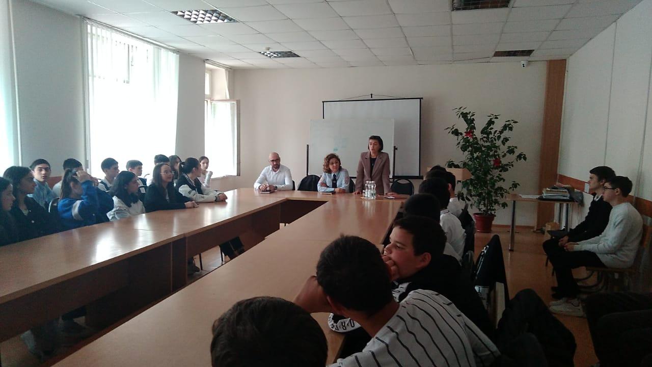 Старшеклассники учебных заведений Терского района приняли участие в антинаркотической акции