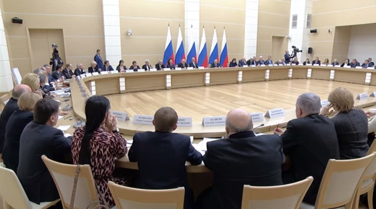 Путин поддержал идею закрепить запрет на отчуждение территории России