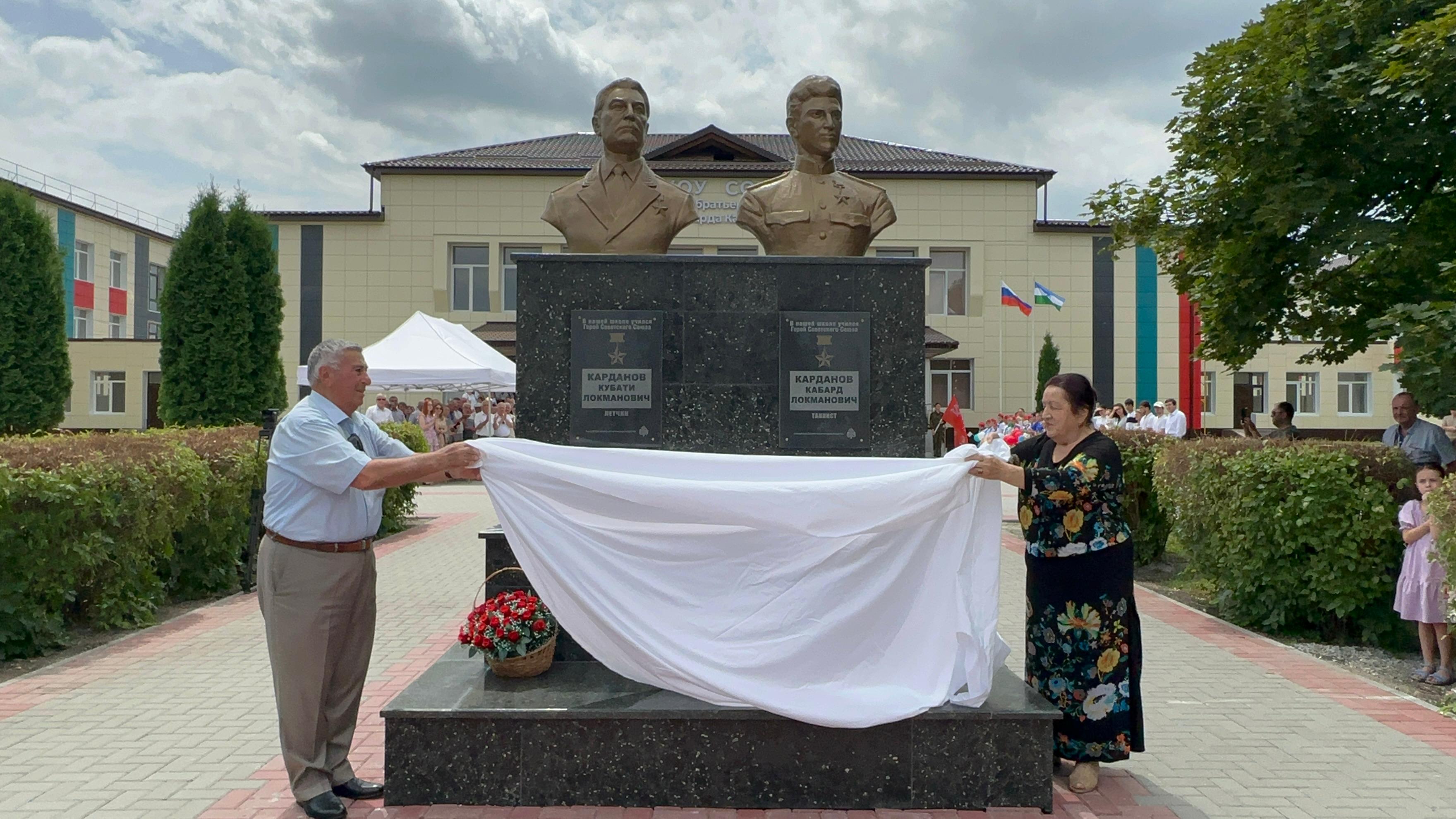 Памятник братьям Кардановым вновь открыт после реставрации