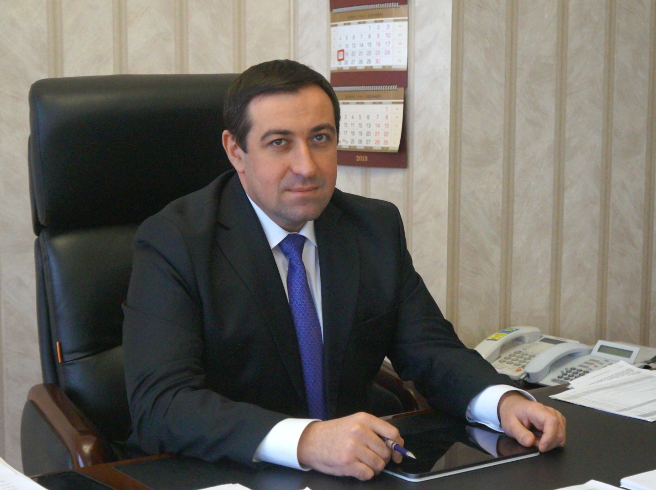 Рустам Калибатов о решении проблем в сфере материально-технического обеспечения медучреждений республики  