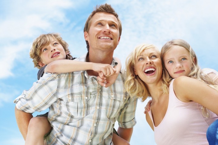 Правительство РФ продолжит совершенствовать меры поддержки семей