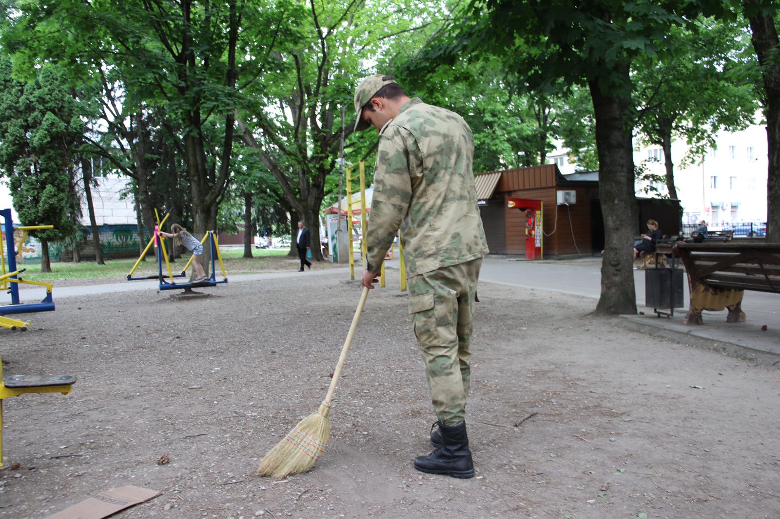 В Кабардино-Балкарии росгвардейцы поддержали экологическую акцию